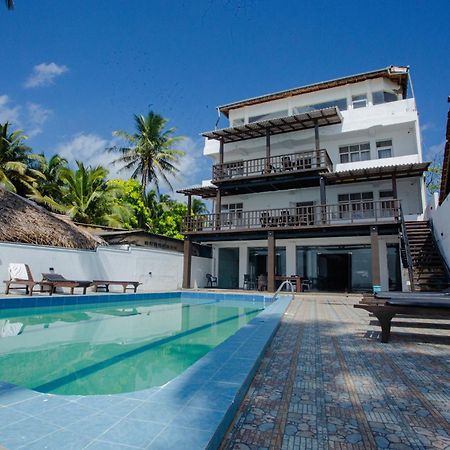 Lucky Seven Hikkaduwa Hotel Exterior photo