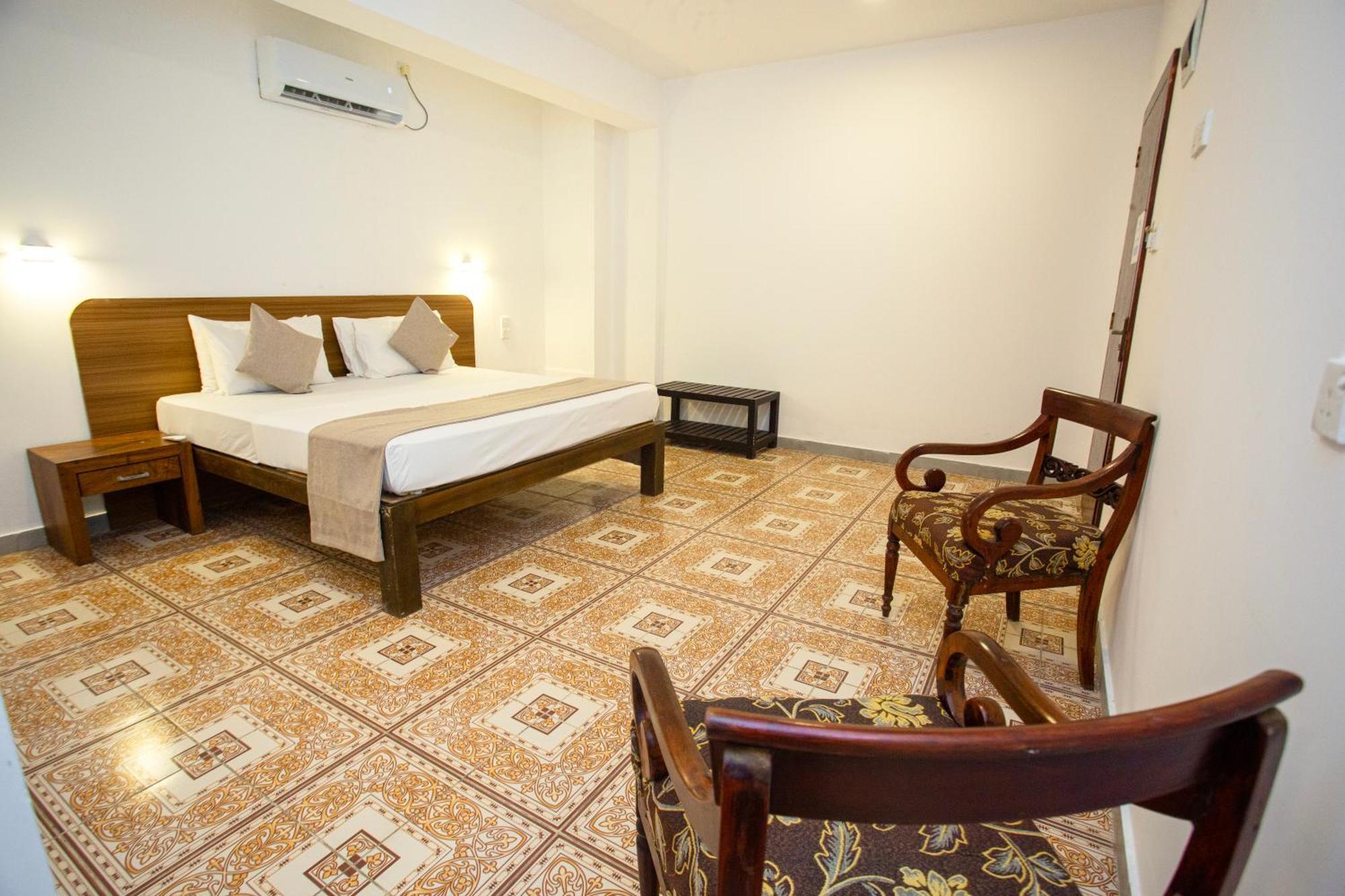 Lucky Seven Hikkaduwa Hotel Exterior photo