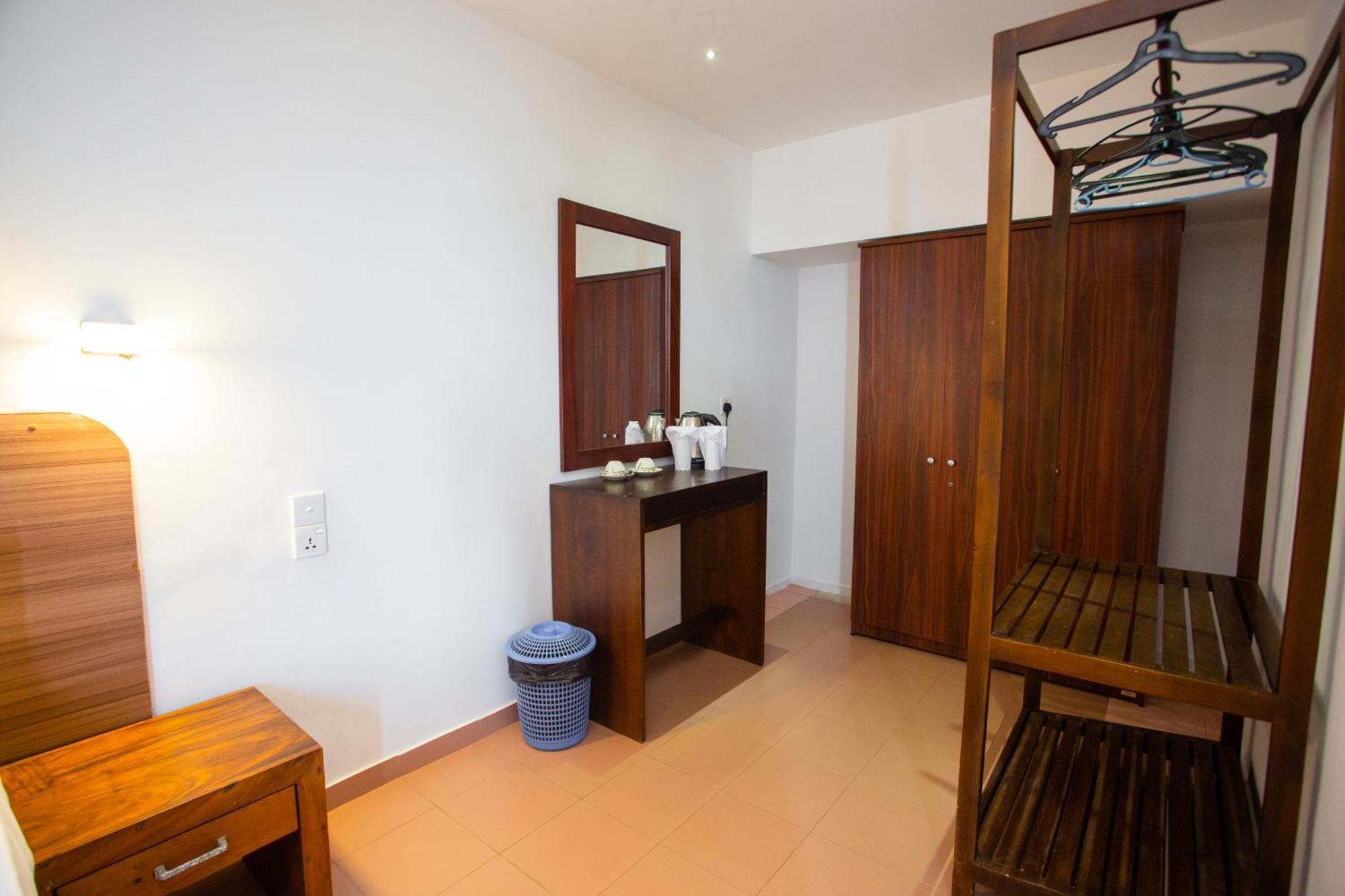Lucky Seven Hikkaduwa Hotel Exterior photo