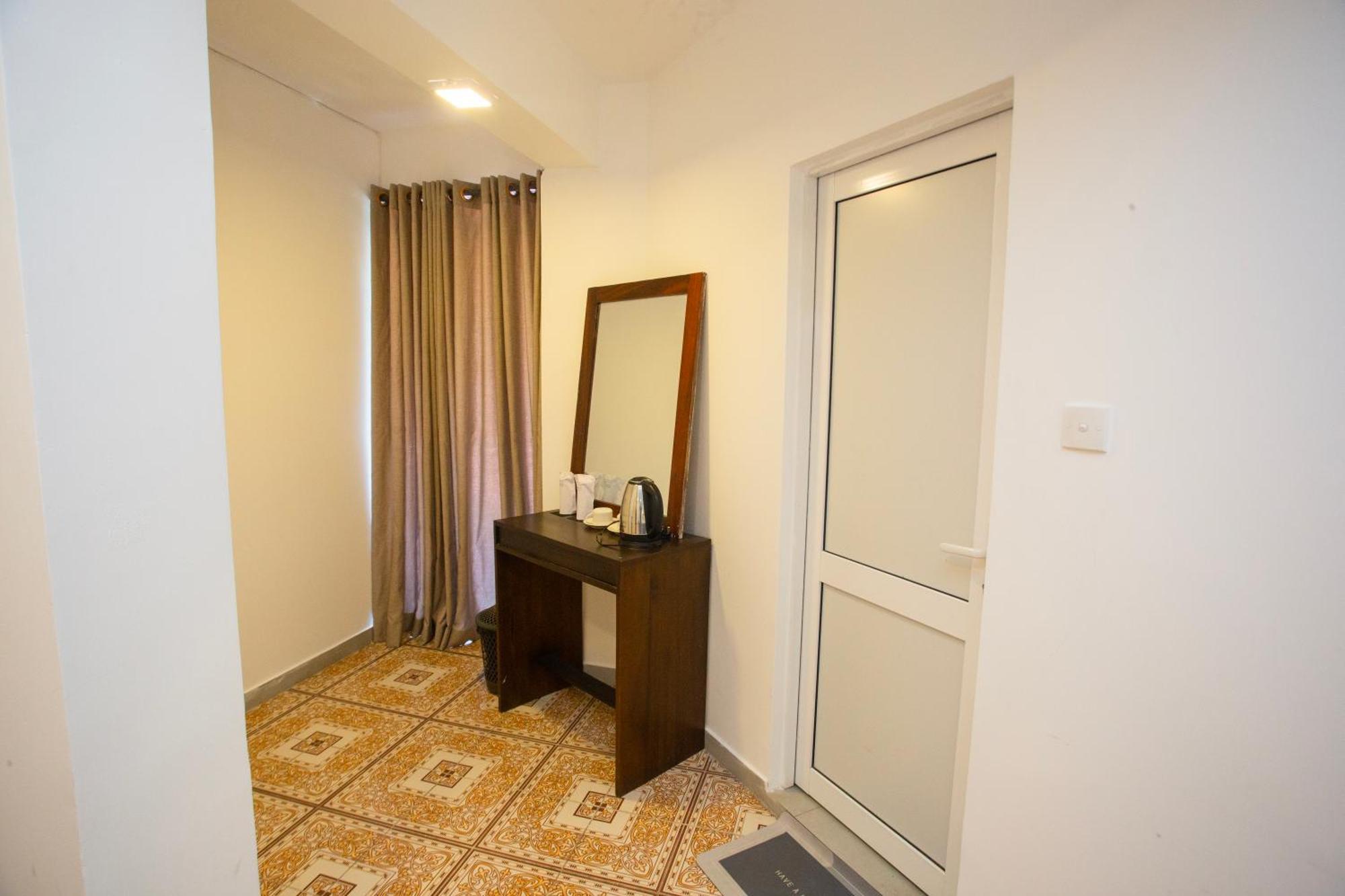 Lucky Seven Hikkaduwa Hotel Exterior photo